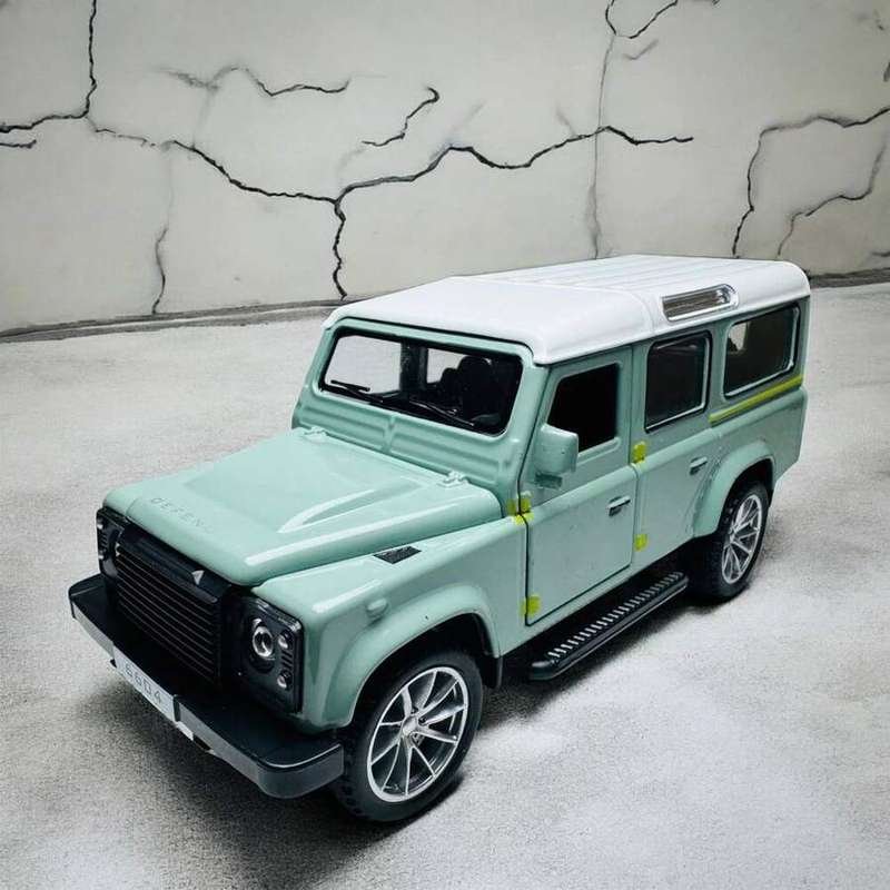 Classic Land Rover Defender 110 1:24 diecast scale model car collecti...