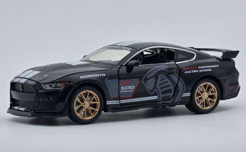 Ford Mustang Shelby GT500 1:24 diecast scale model car