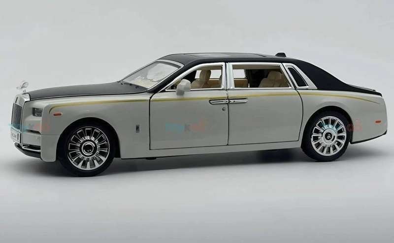 Rolls Royce Phantom VIII 1:18 diecast scale model miniature car - Big...